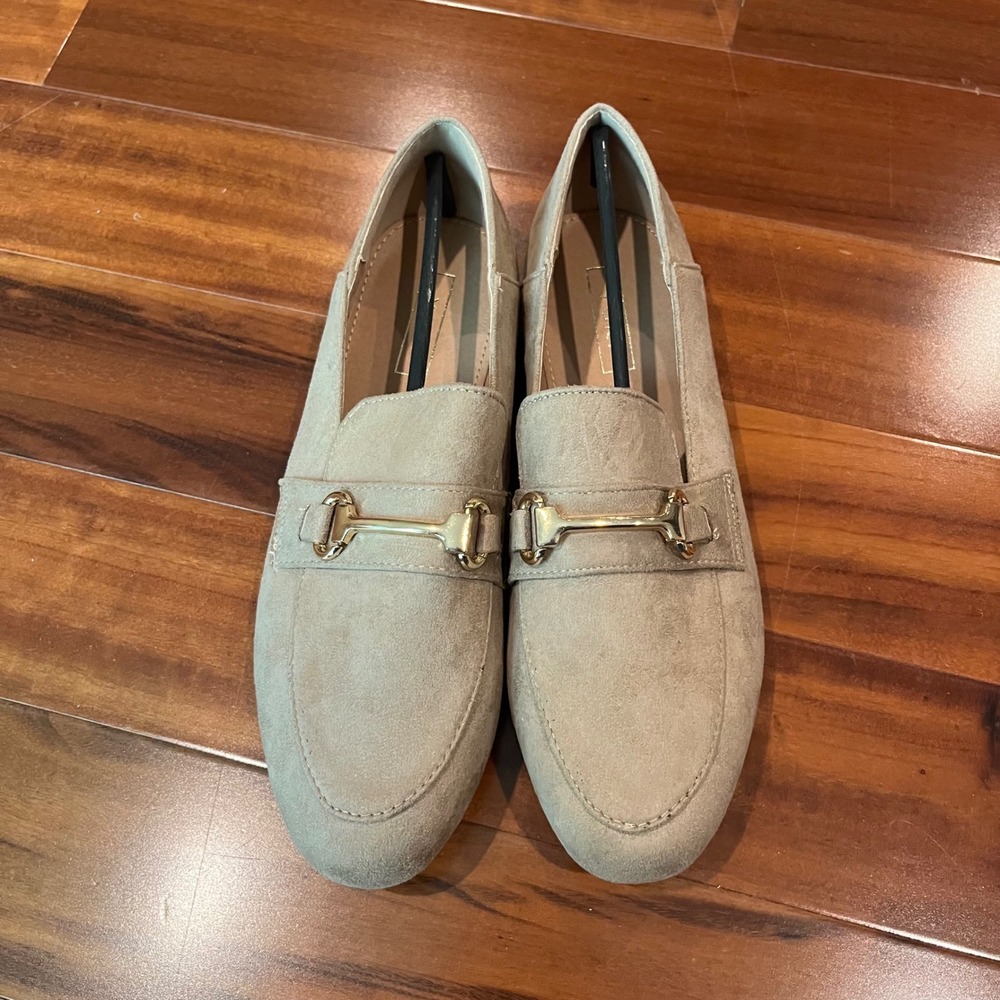 Beige Loafer Flat Shoe Yoki Chaslie-15 Faux Suede Horsebit Buckle New Size 8.5
